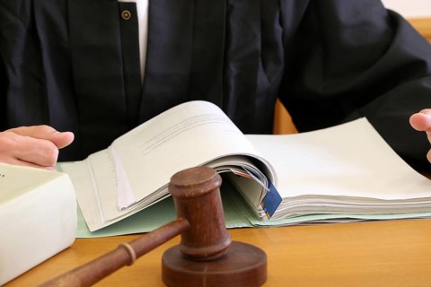 Close-up of a judge's gavel as a symbolic image for a court judgement