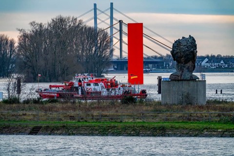 Flood on the Rhine near Duisburg, fireboat, Neuenkamp Rhine Bridge, old and new construction,