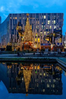 Christmas market, at the Kö-Bogen shopping centre, in the city centre of Düsseldorf, at the back