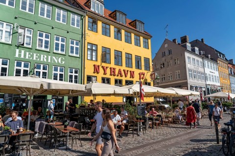 Nyhavn, in the Frederiksstaden district, harbour district with houses over 300 years old, promenade