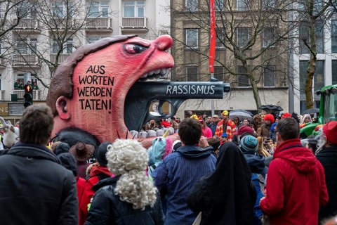 Rose Monday parade in Düsseldorf, street carnival, motif float in carnival, by float builder