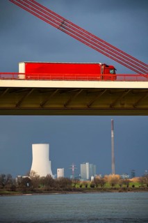 Beeckerwerther Brücke, motorway bridge, A42, truck, cargo ship on the Rhine, behind the STEAG