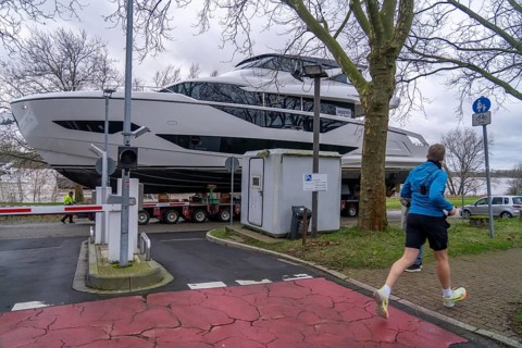 Craning the €6.3 million Sunseeker 88Y motor yacht, weighing 82 tonnes, in preparation for the