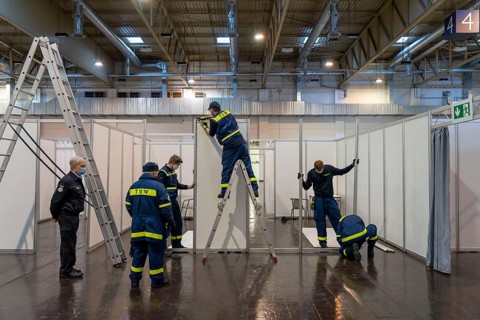 Construction of a vaccination centre for corona vaccinations, in a hall at Messe Essen, by the