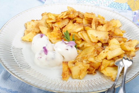 Swabian cuisine, apple crisp with lavender ice cream, served, pancake with apple, pancake,