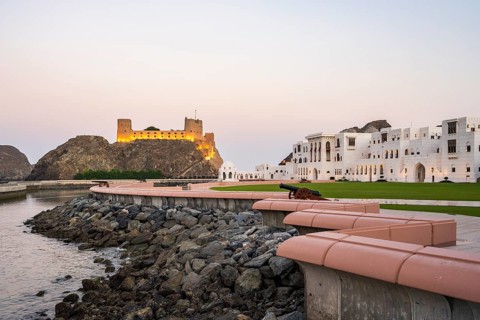 Shore with buildings of the Sultan's Palace, Al Alam Palace, Al Jalali Fort, Muscat, Oman, Asia