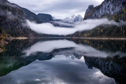 The Vordere Gosausee lake in autumn with a view of the Dachstein mountain range. The Gosaukamm on