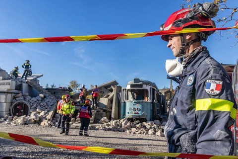 International disaster control exercise Magnitude with more than 1000 rescuers. They are rehearsing