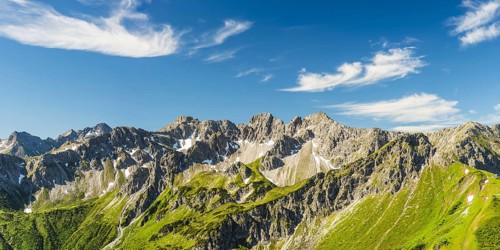 Mountain panorama from Fellhorn, 2038m, to Schüsser, 2259m, Hochgehrenspitze, 2251m and Walser