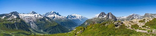 Mountain panorama with glaciated peaks, Aiguille du Midi and Mont Blanc, Aiguille de Mesure and