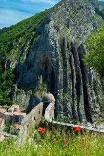 Sisteron.The devil's gatehouse of the Citadel opposite the Baume rock, Alpes-de-Haute-Provence.