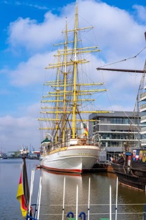 New harbour, harbour basin, harbour district, residential buildings, office buildings, marina and