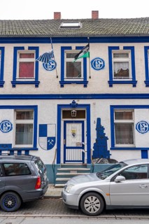 Residential building in Gelsenkrichen-Ückendorf, painted in Schlake 04 look, on the corner of