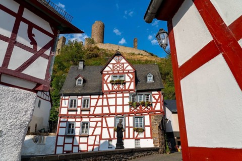 Monreal, idyllic half-timbered village in the Elz valley, ruins of the Löwenburg castle, in the