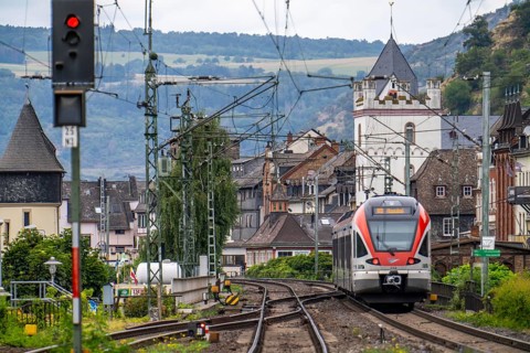 Upper Middle Rhine Valley, railway line on the right bank of the Rhine, regional train, goods train