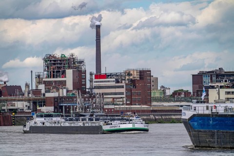 Chempark Krefeld-Ürdingen, around 40 companies are located in the chemical park on the Rhine, there