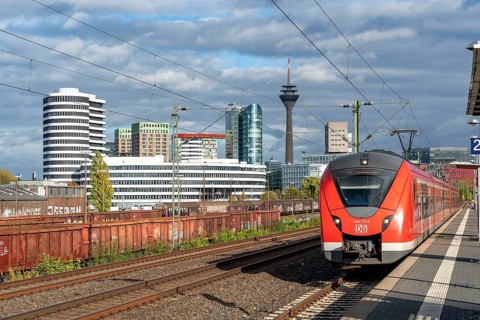 S-Bahn station, Düsseldorf-Hamm stop, Düsseldorf city centre skyline, Medienhafen, local train,