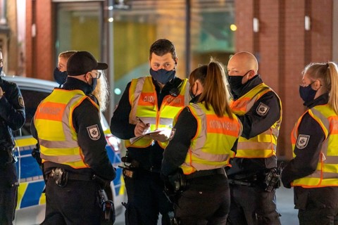 Cooperation with the public order office and the police, checking whether the Corona rules are