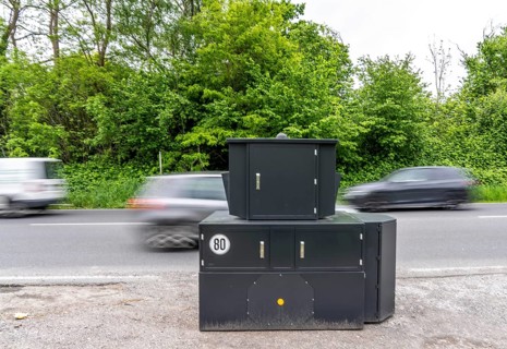 Semi-stationary speed camera on the B227, Hattinger Straße, used by the city of Gelsenkirchen,