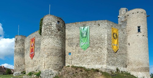 Billy. The fortress castle of the XIII Century, and its coloures extensions of the houses of