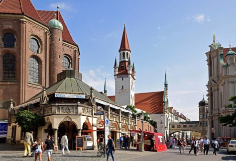 Europe, Germany, Bavaria, City of Munich, Viktualienmarkt, St Peter's Square, Cafe Rischarts, Tower