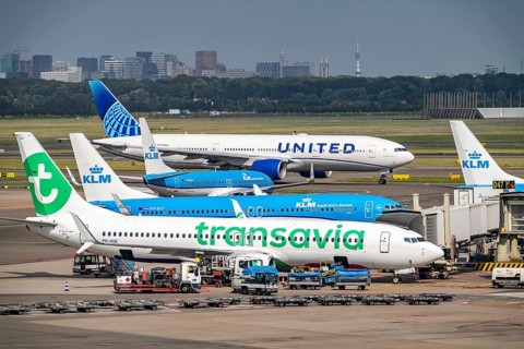 Amsterdam Schiphol Airport, aeroplanes on the taxiway, at the terminal, Gate D, check-in, apron,