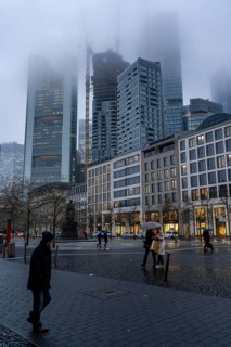 Rainy weather, freezing rain, Goetheplatz, high-rise skyline in clouds, passers-by hurrying through