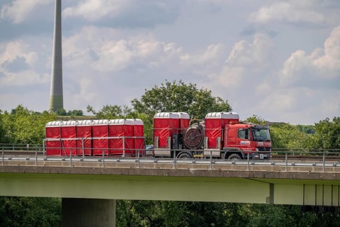 Lorry on the A40 motorway, bridge over the Ruhr and Styrumer Ruhrauen, Mülheim an der Ruhr, North