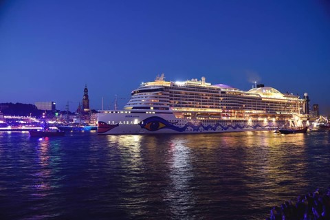 Europe, Germany, Hamburg, Elbe, View over the Elbe, Passenger ship AIDAprima with festive lighting,