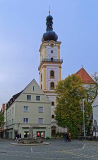Oberer Markt and the Evangelical-Lutheran parish church of St Michael in the old town centre of