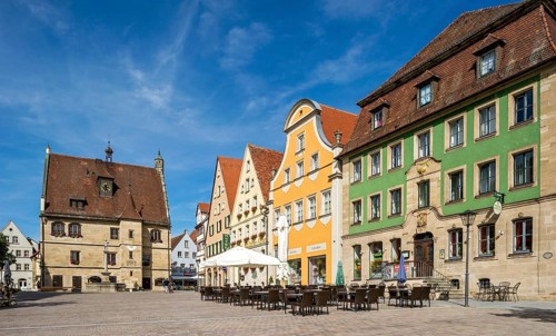 Old town hall, baroque town houses with Gasthof Zur Goldenen Gans, market square, old town centre,