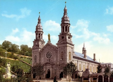 Basilica Sainte-Anne-de-Beaupré, Basilique Sainte-Anne-de-Beaupre, is a basilica set along the