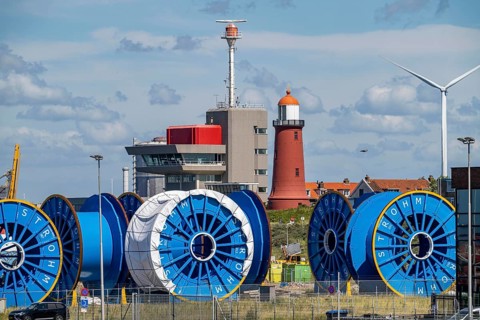 Cable drums for TCP pipes that transport hydrogen from offshore wind farms to land, special