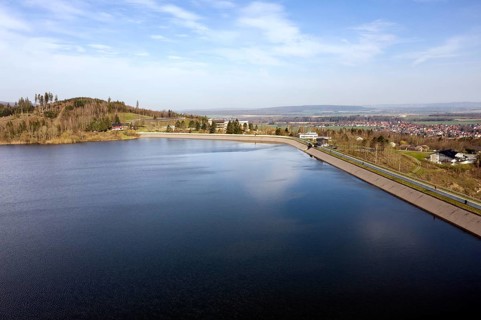 Dam of the Granetal dam. The dam has a capacity of 46.4 million cubic metres of water, Langelsheim,