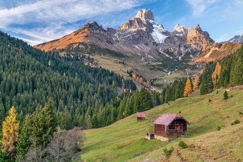 Aualm in front of the large Bischofsmütze, autumn, Gosaukamm, Dachstein mountains, Filzmoos,