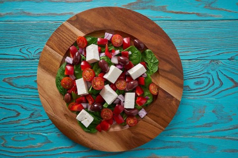 Cheese salad with tomatoes spinach and kalamata olives