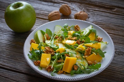 Arugula mango and apple salad healthy for heart