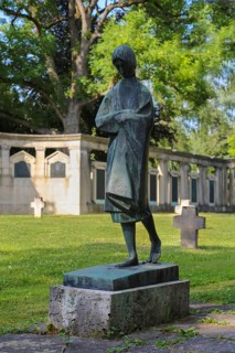 Unter den Linden cemetery, large memorial complex for the victims of the two world wars, bronze