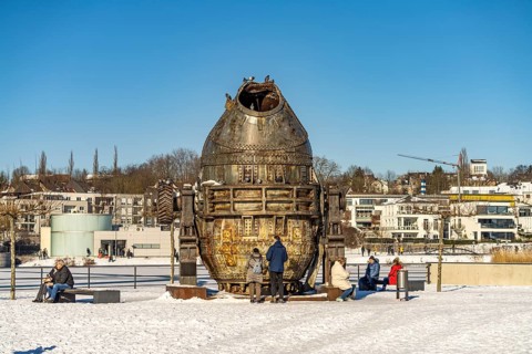 Thomas pear at the snowy Phoenix Lake in Dortmund, North Rhine-Westphalia, Germany, Europe