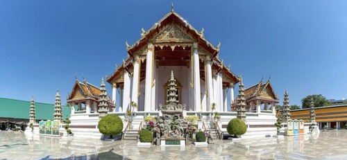 Wihan Luang (the Great Chapel is the centrepiece of the temple and houses the impressive Buddha