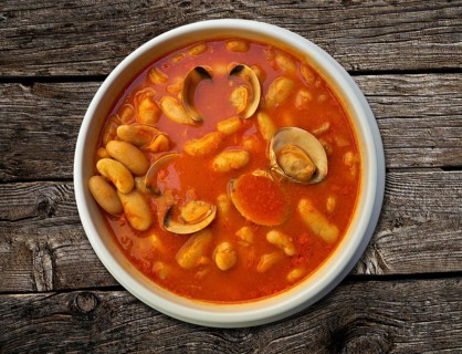 Fabes con almejas beans with clams recipe from Asturias in Spain