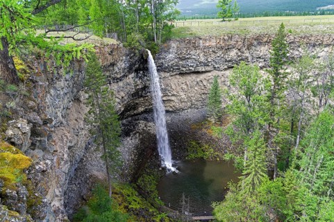 Waterfall Small Zhombolok. Immediately before the confluence of one of the streams of the Zhombolok