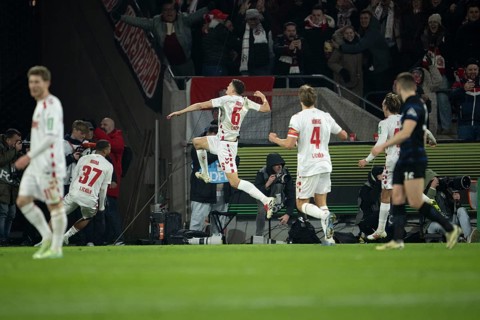 BEAUTIFUL SPORTS/ (DFL/DFB REGULATIONS PROHIBIT ANY USE OF PHOTOGRAPHS AS IMAGE SEQUENCES AND/OR