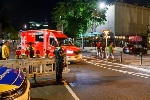 Ambulances in Düsseldorf's Old Town at the weekend, access roads to the Old Town closed,
