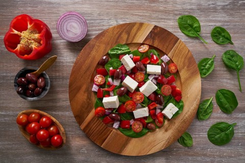 Cheese salad with tomatoes spinach and kalamata olives