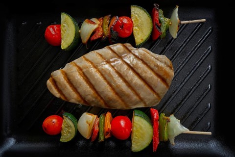 Grilled chicken breast with brochette vegetable on grill pan