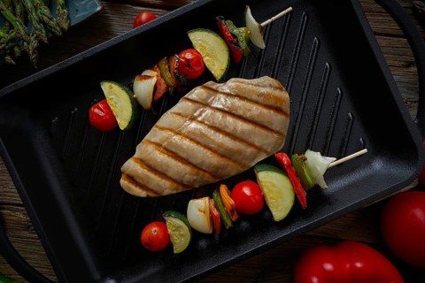 Grilled chicken breast with brochette vegetable on grill pan