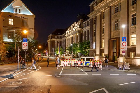 Weekend in Düsseldorf's historic city centre, cordoning off for emergency and rescue vehicles,