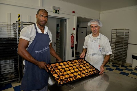 Two employees of the Confeitaria dos Pastéis de Belém pastry shop with the famous pastéis cream