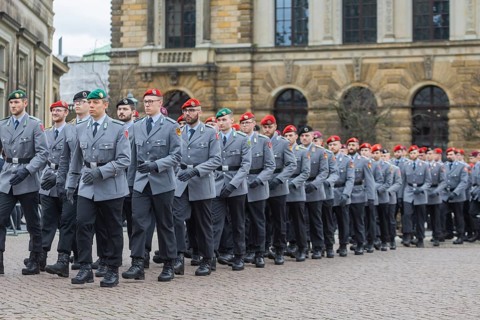 Public roll call of the Army Officers' School on Theatre Square: Bundeswehr honours and bids